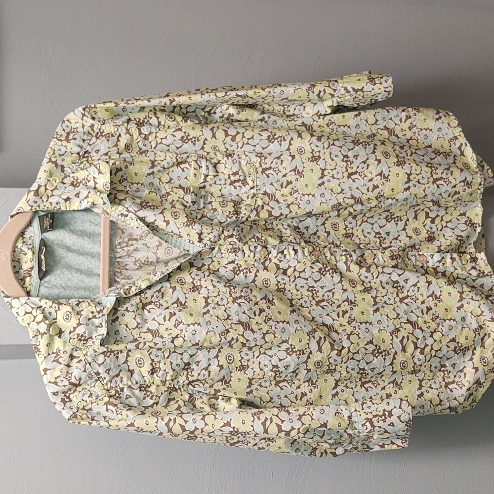 Ladies button down top 3/4 length sleeves